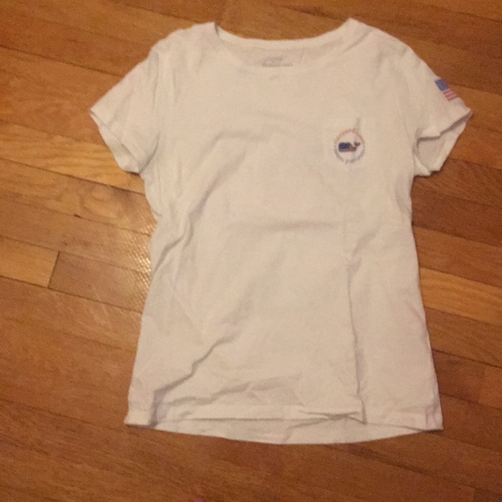 Vineyard vines t shirt